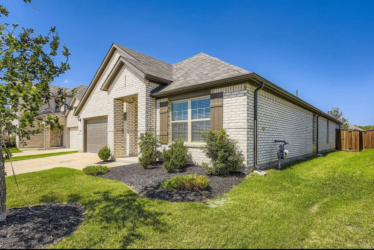 8905 Copper River Dr — Photo 2