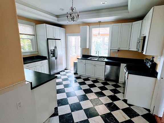 5th image of 1460 Yancey St