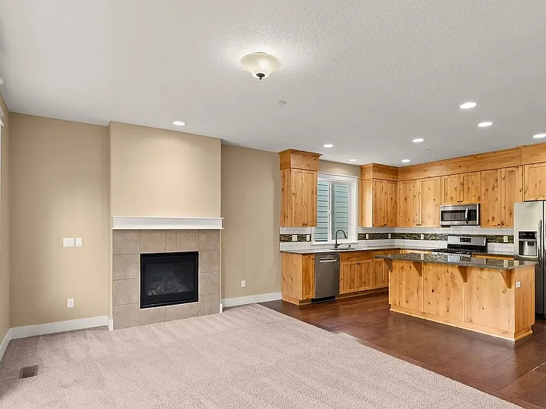 8125 SW 174th Ter — Photo 3