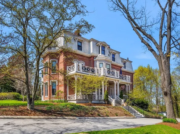 101 Summit Ave E, Brookline, MA 02446