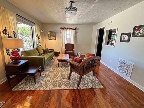 3rd image of 173 Sunset Dr