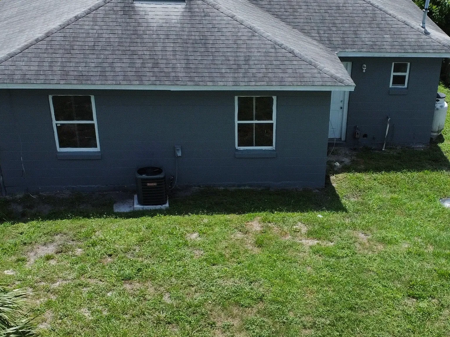 3 bed, 1.5 bath, 1003 sqft, $1,300 — Photo 2