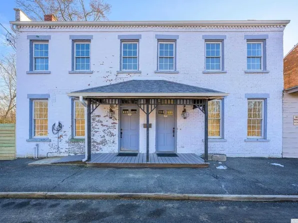 1920 BRICK Row, Athens, NY 12015