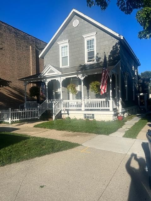 1st image of 207 N 3rd St #1/2