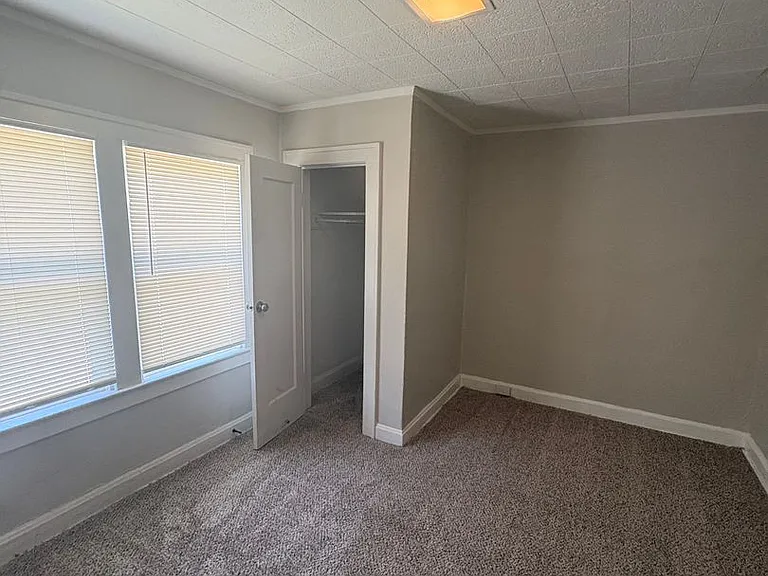 6027 Forest Ave — Photo 6