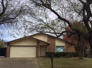 8001 Southbrook Cir, Fort Worth, TX 76134
