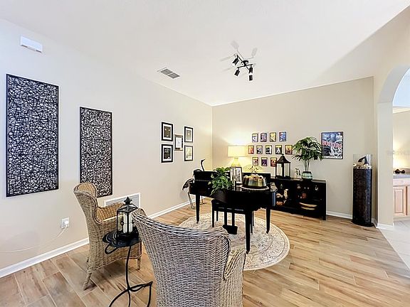 4th image of 527 Azalea Bloom Dr