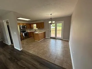 407 Bertha Way — Photo 31