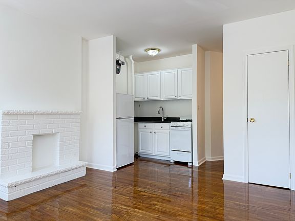 3rd image of 641 Hudson St #2A