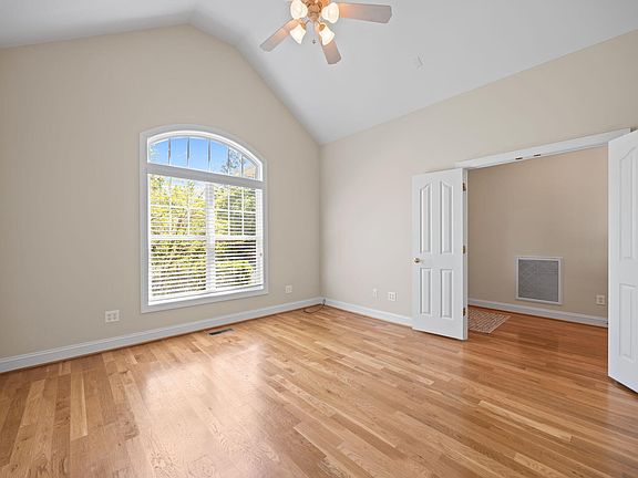 3rd image of 11517 Midlavian Dr