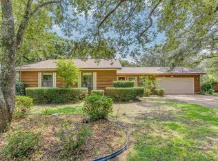 1244 Lamb Dr, Gulf Breeze, FL 32563