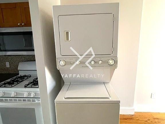 5th image of 148 Jefferson St APT 2L