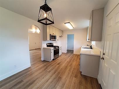 4th image of 1617 Elm St