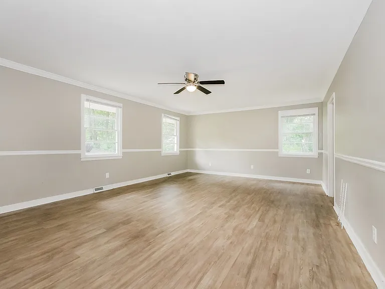 1447666_018_wm_-_living_room_12979573.jpg