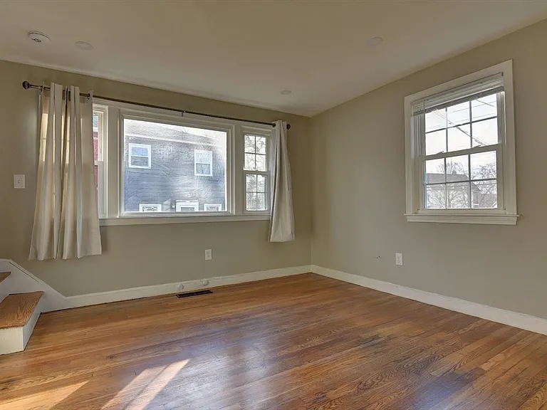 30 Trull St #4 — Photo 4