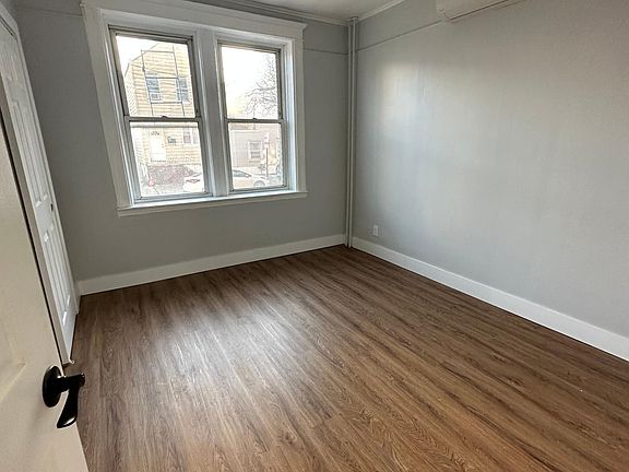 5th image of 934 Pavonia Ave #34
