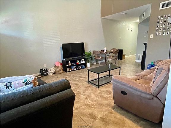 2nd image of 309 Spruce St APT B