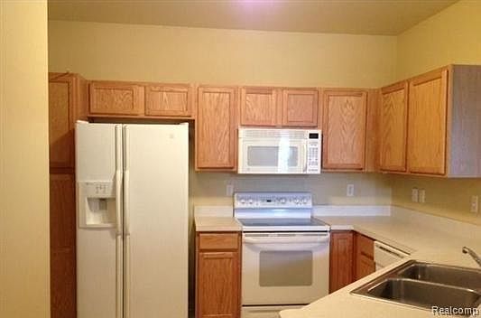 4th image of 15343 Cornell Dr