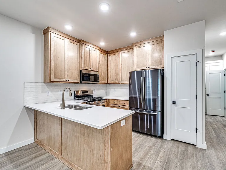 614 W 2nd St #110 — Photo 11