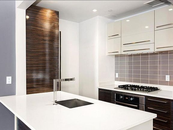 5th image of 2626 Jackson Ave APT 904
