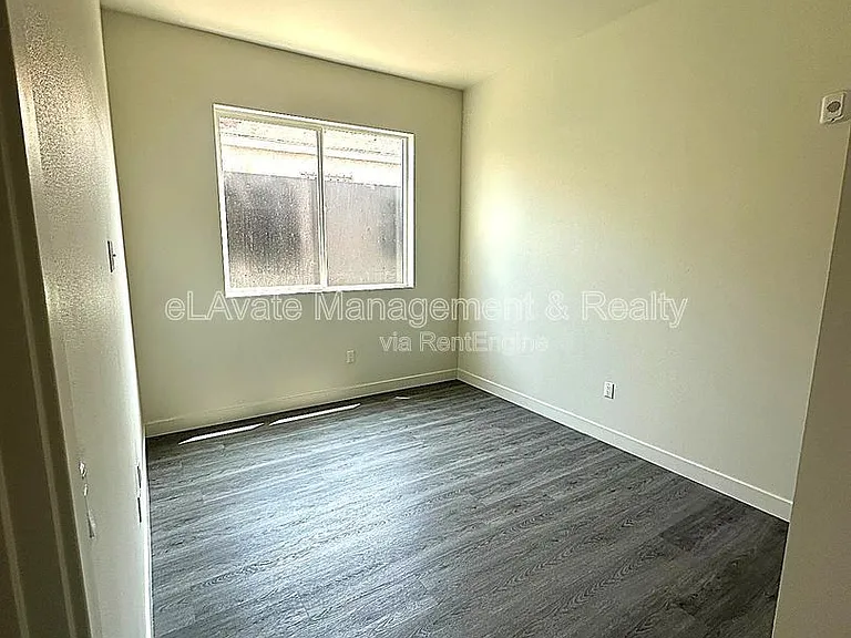 11201 S Main St #101 — Photo 5