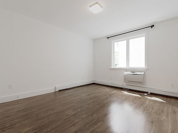 3rd image of 576 Henry St #2