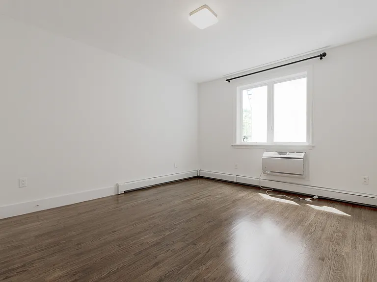 576 Henry St #2 — Photo 3
