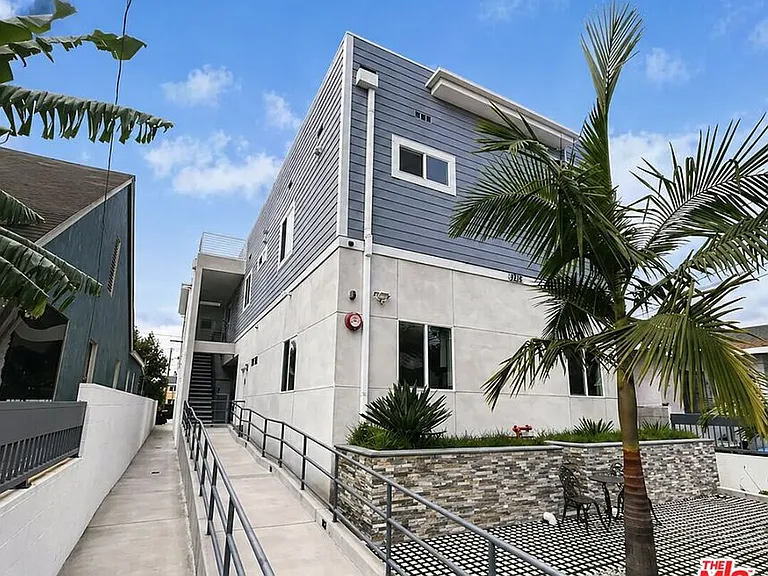 1212 W 37th Dr #2 — Photo 16