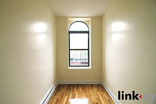 Rented by Link NY Realty | media 28