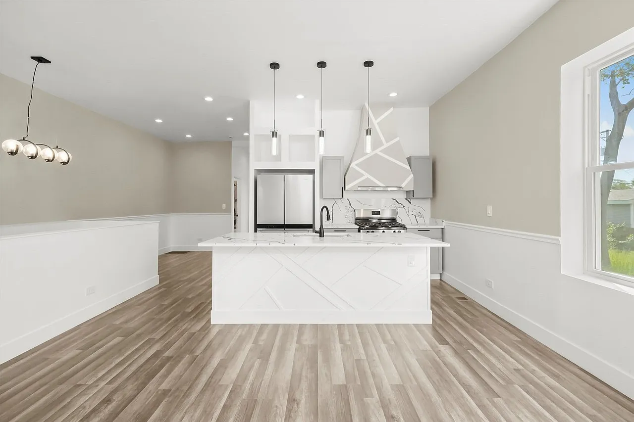 831 N Lawndale Ave — Photo 4