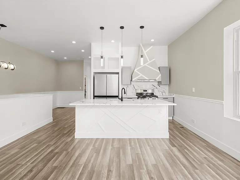831 N Lawndale Ave — Photo 4