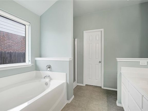 4th image of 5801 Parkview Hills Ln