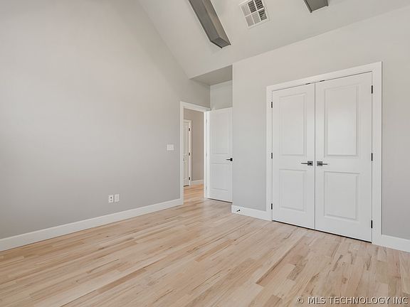 5th image of 6705 S Fir Ave