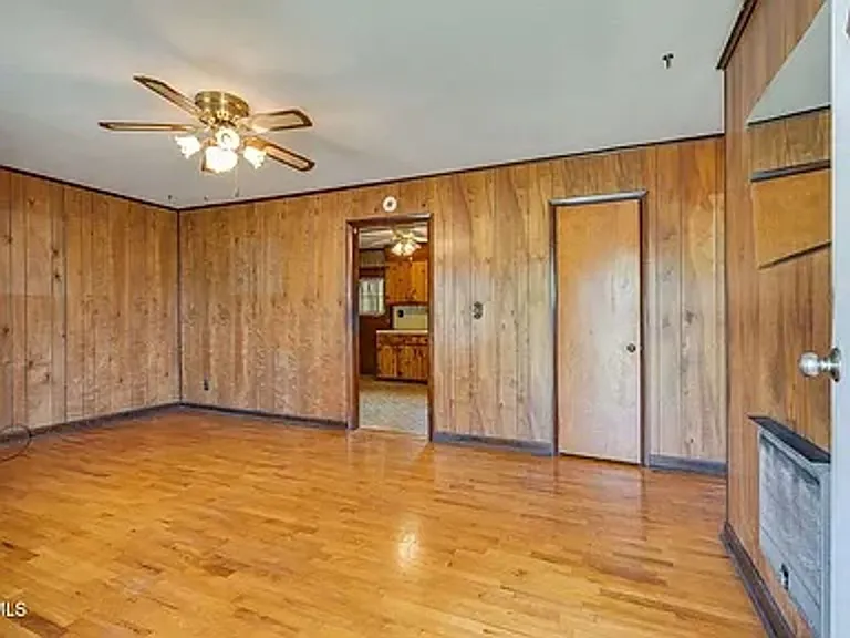 320 Independence Dr — Photo 4