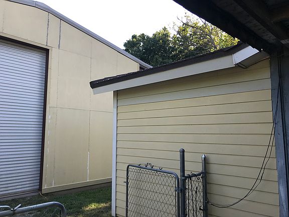 4th image of 711 Dalton St