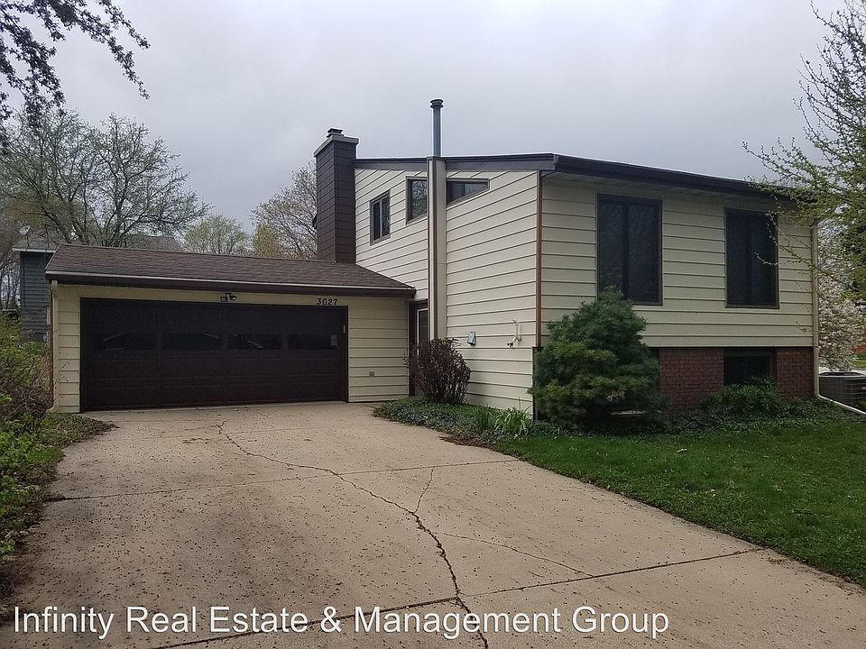 1st image of 3027 Crescent Ln NW