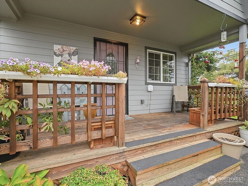 3rd image of 6513 Waller Road E