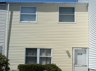 230 Hill Rise, Calverton, NY 11933