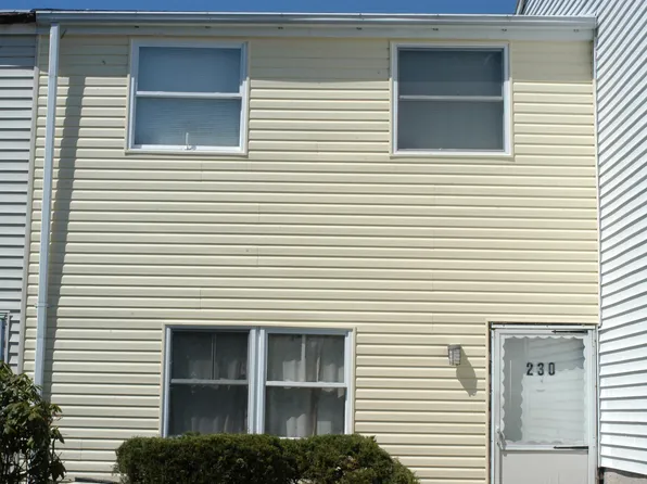 230 Hill Rise, Calverton, NY 11933