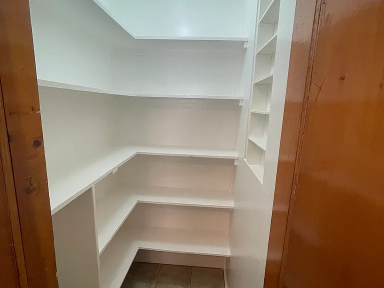 Walk in pantry