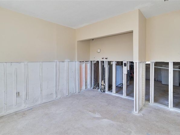 saint-petersburg-florida-81389989 picture