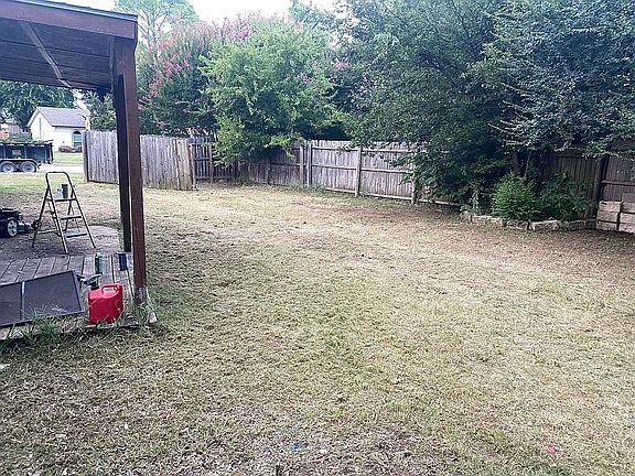 4th image of 601 Sue Ann Ln