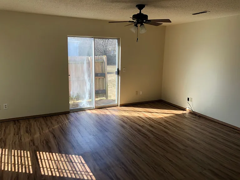 1681 N Linda Jo Pl — Photo 2