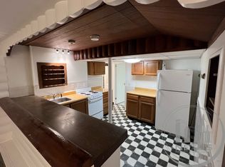 15 Middle St APT BASEMENT, Riverside, RI 02915