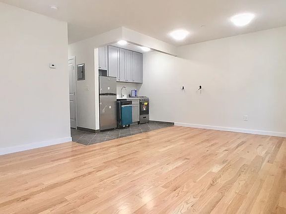 4th image of 150 Jackson St #4