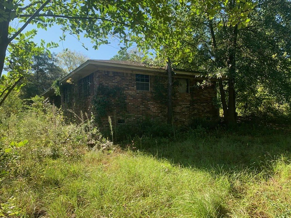 2nd image of 398 Glover St