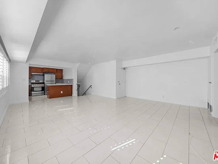 148 S Reeves Dr #4 — Photo 8