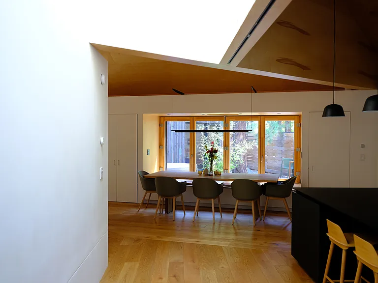 3008 Oakland Ave — Photo 9