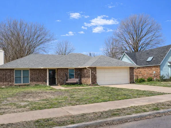 895 Autumn Woods Dr E, Southaven, MS 38671
