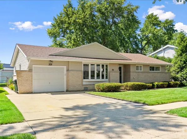 22 Forest Ln, Elk Grove Village, IL 60007